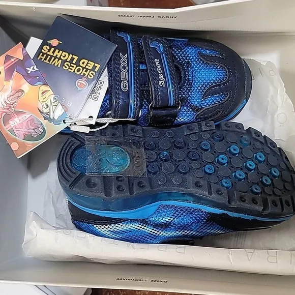 🎁 Geox Android Kids Light-Up Sneaker
