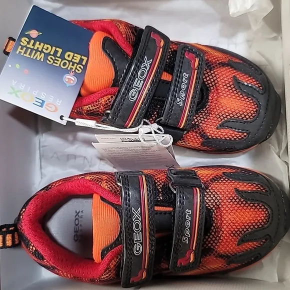 🎁 Geox Android Kids Light-Up Sneaker
