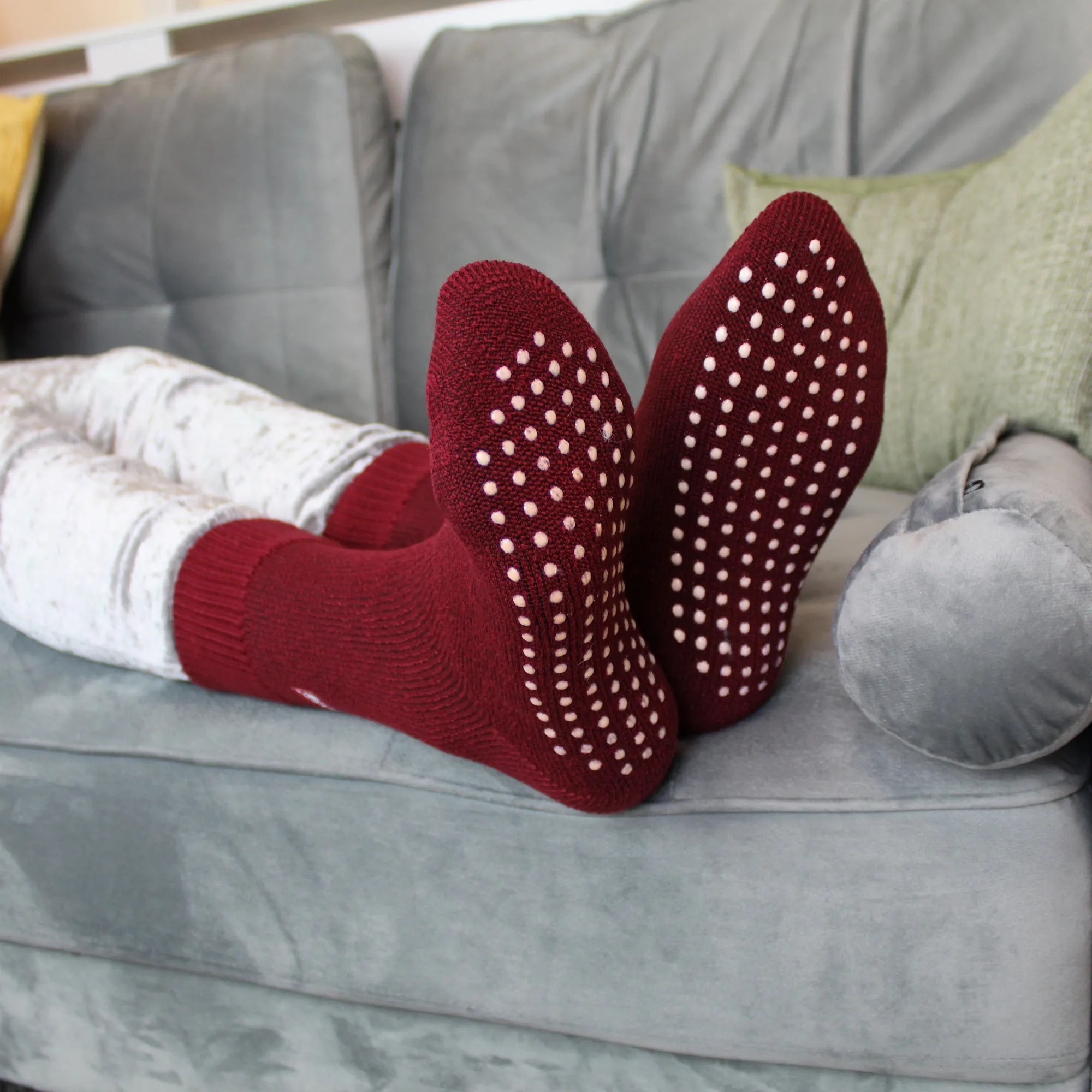 1 Pack Kids Indoor Thermal Slipper Socks with Grips (3 Sizes)