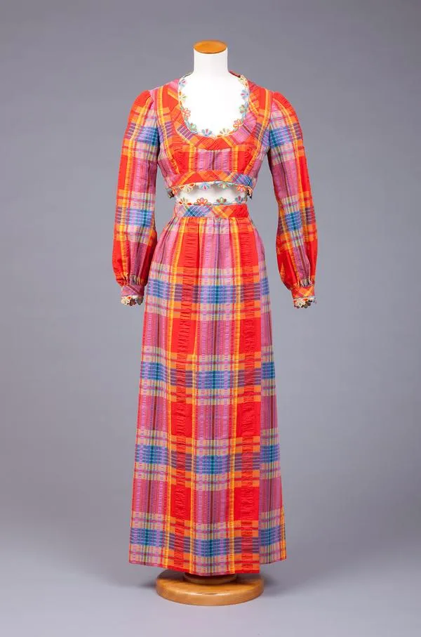 1972 Donald Brooks Textured Cotton Plaid Print Dress w Embroidered Flower Trim