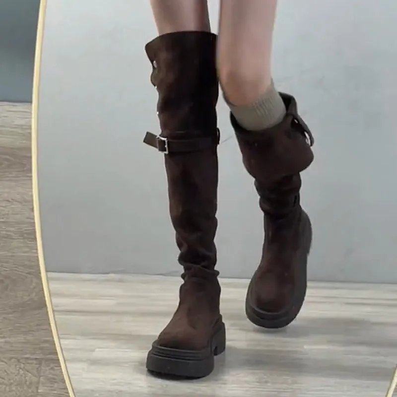 2025  Maillard style! Over-knee boots are popular this year, thick legs and suede are folded, and two wear tall knight boots.