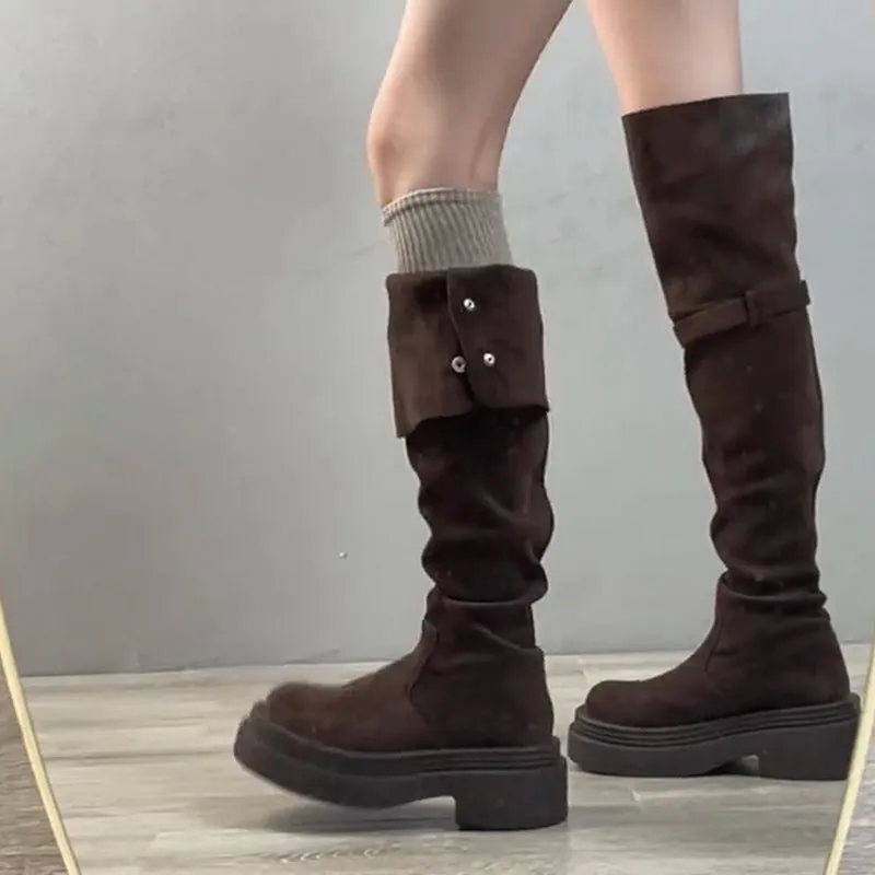 2025  Maillard style! Over-knee boots are popular this year, thick legs and suede are folded, and two wear tall knight boots.