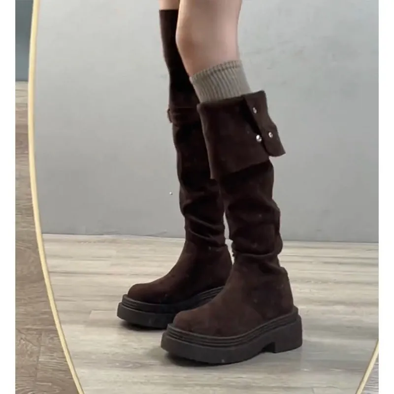 2025  Maillard style! Over-knee boots are popular this year, thick legs and suede are folded, and two wear tall knight boots.