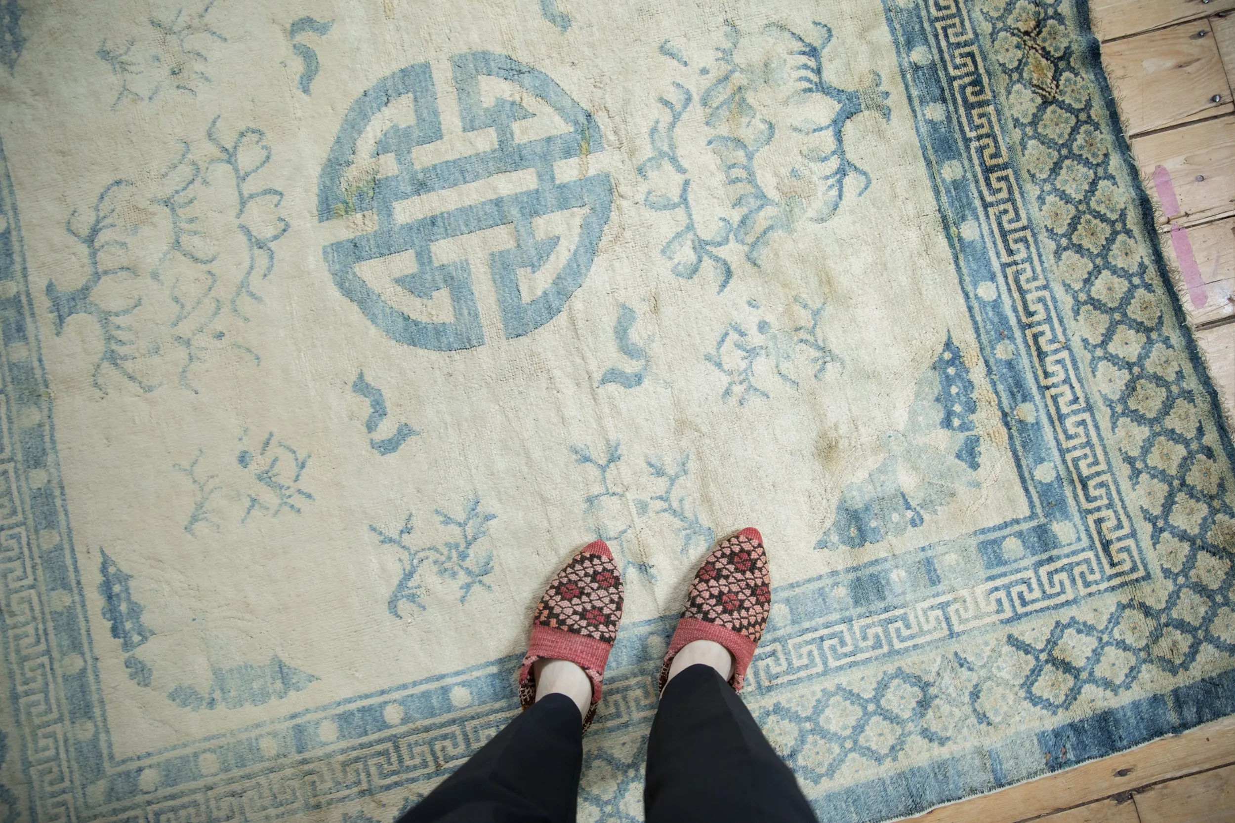 6x6 Antique Distressed Peking Square Carpet