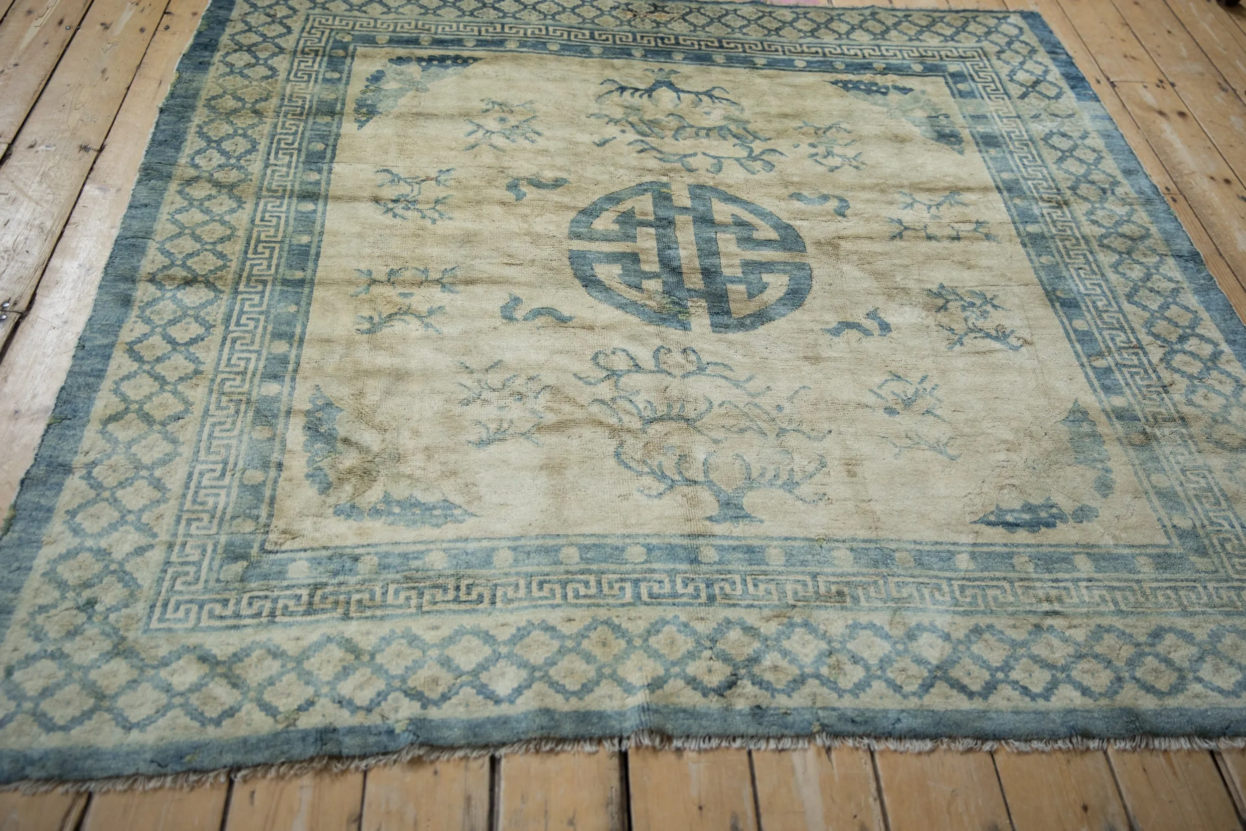 6x6 Antique Distressed Peking Square Carpet