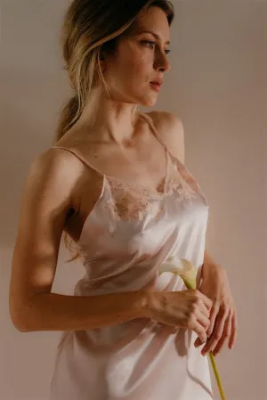 Amanda, Nightdress in satin silk and Leavers lace