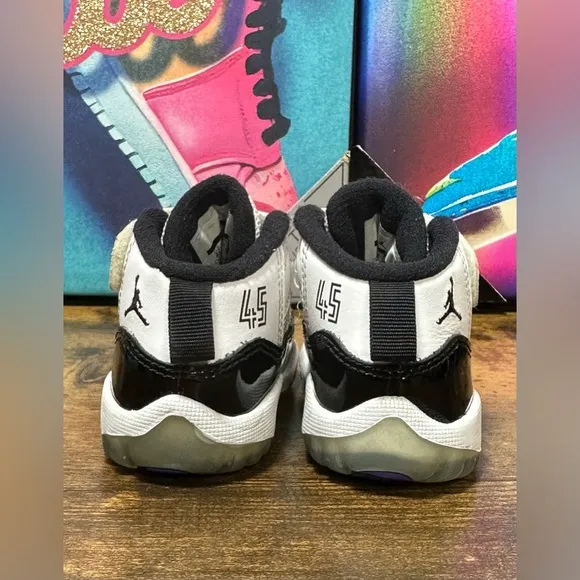 Baby Jordan 11 Retro &quot;Concord&quot; sneakers size 4c black/white