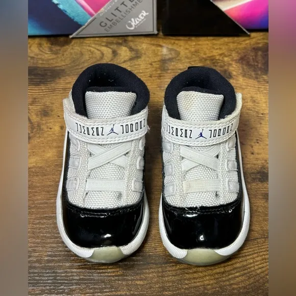 Baby Jordan 11 Retro &quot;Concord&quot; sneakers size 4c black/white