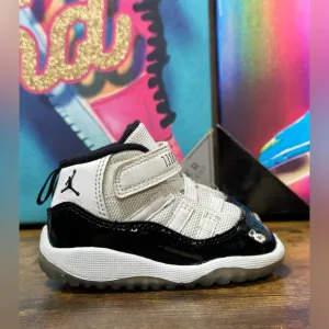 Baby Jordan 11 Retro &quot;Concord&quot; sneakers size 4c black/white