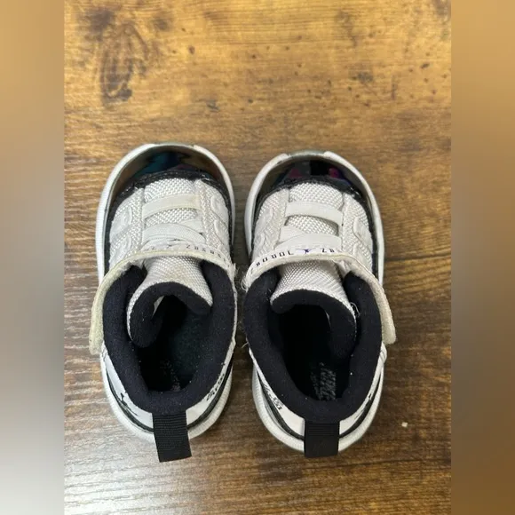 Baby Jordan 11 Retro &quot;Concord&quot; sneakers size 4c black/white