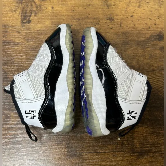 Baby Jordan 11 Retro &quot;Concord&quot; sneakers size 4c black/white