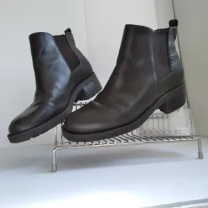 Bass Brown Leather Chelsea Boots  # V669 GK In Very Good Condition Sz 9M