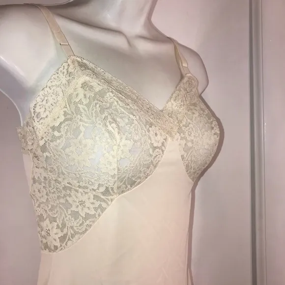 Beautiful Vintage 1960s Ivory and Lace Slip
