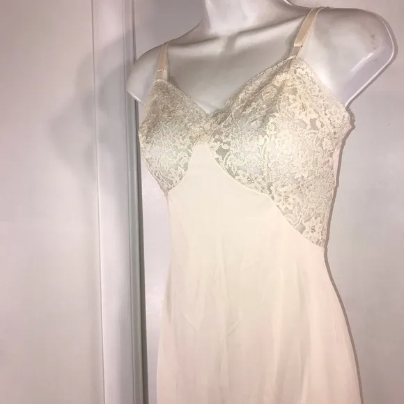 Beautiful Vintage 1960s Ivory and Lace Slip
