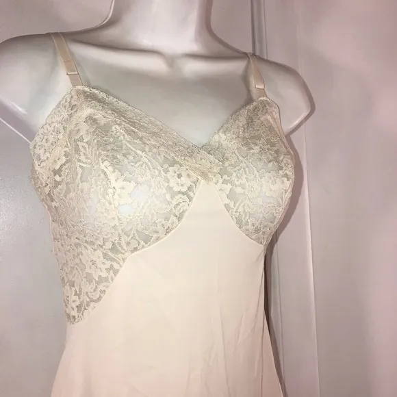 Beautiful Vintage 1960s Ivory and Lace Slip