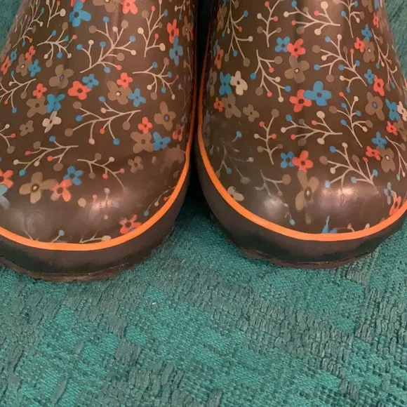 Bogs classic flowers boots