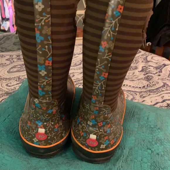 Bogs classic flowers boots