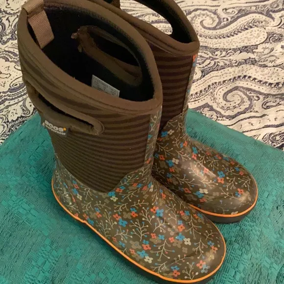 Bogs classic flowers boots