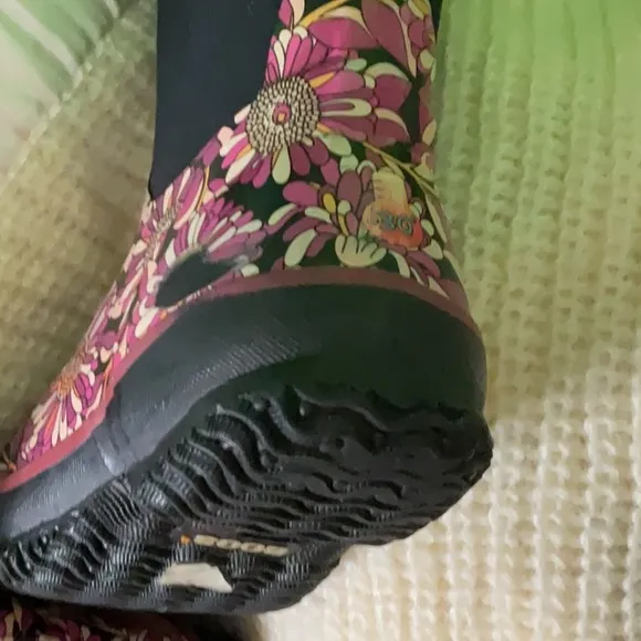 BOGS youth Classics tall black zinnia flowers purple on black boot