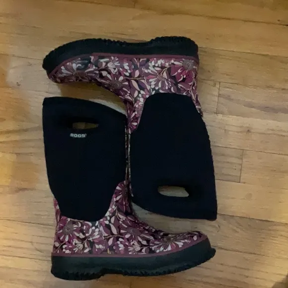 BOGS youth Classics tall black zinnia flowers purple on black boot