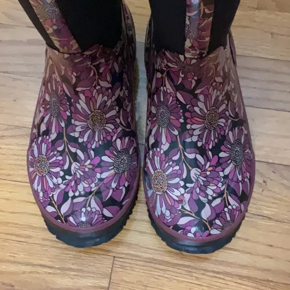 BOGS youth Classics tall black zinnia flowers purple on black boot