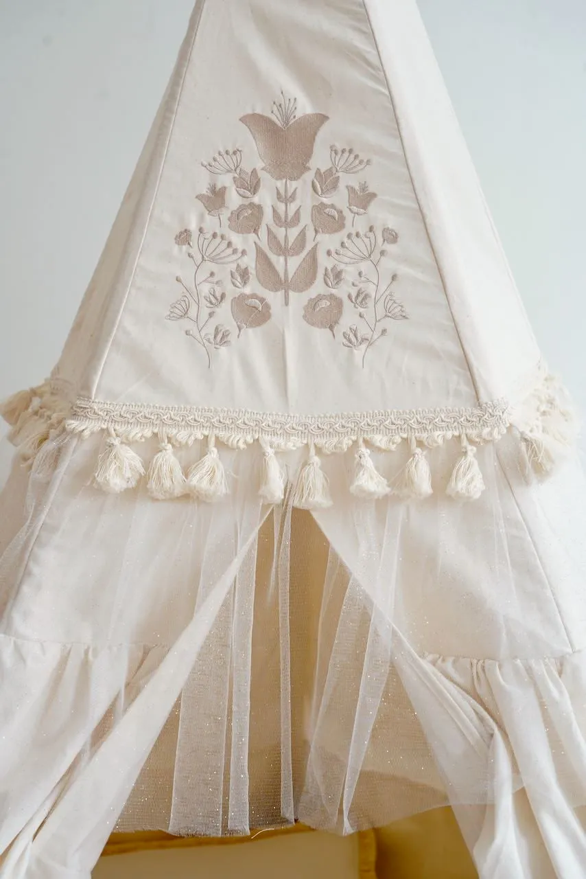 Boho Teepee With Frills And Round Mat With Glitter Frills Set - Caramel