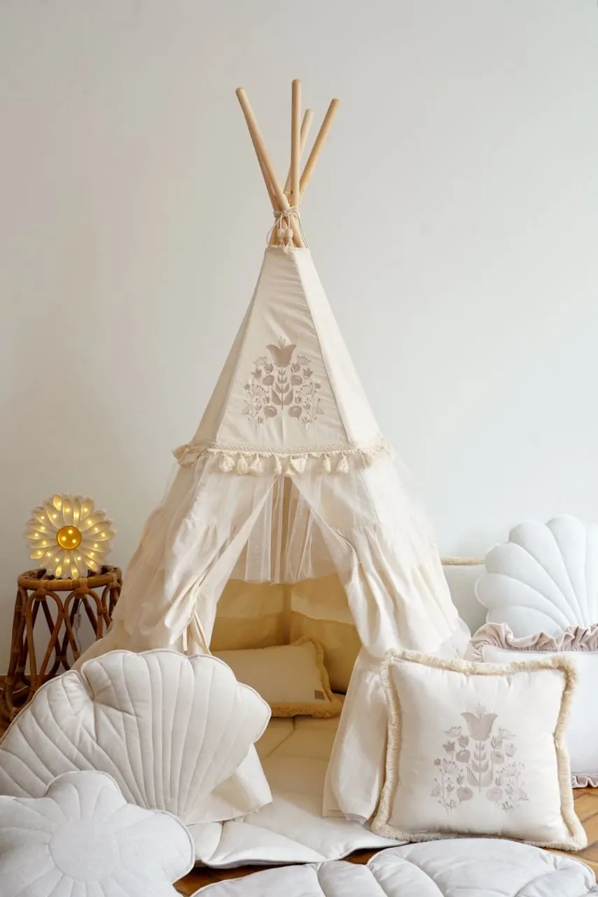 Boho Teepee With Frills And Round Mat With Glitter Frills Set - Caramel