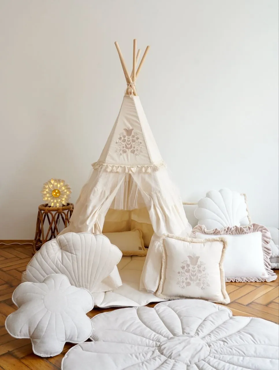 Boho Teepee With Frills And Round Mat With Glitter Frills Set - Caramel