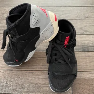Boys Nike Zion 2