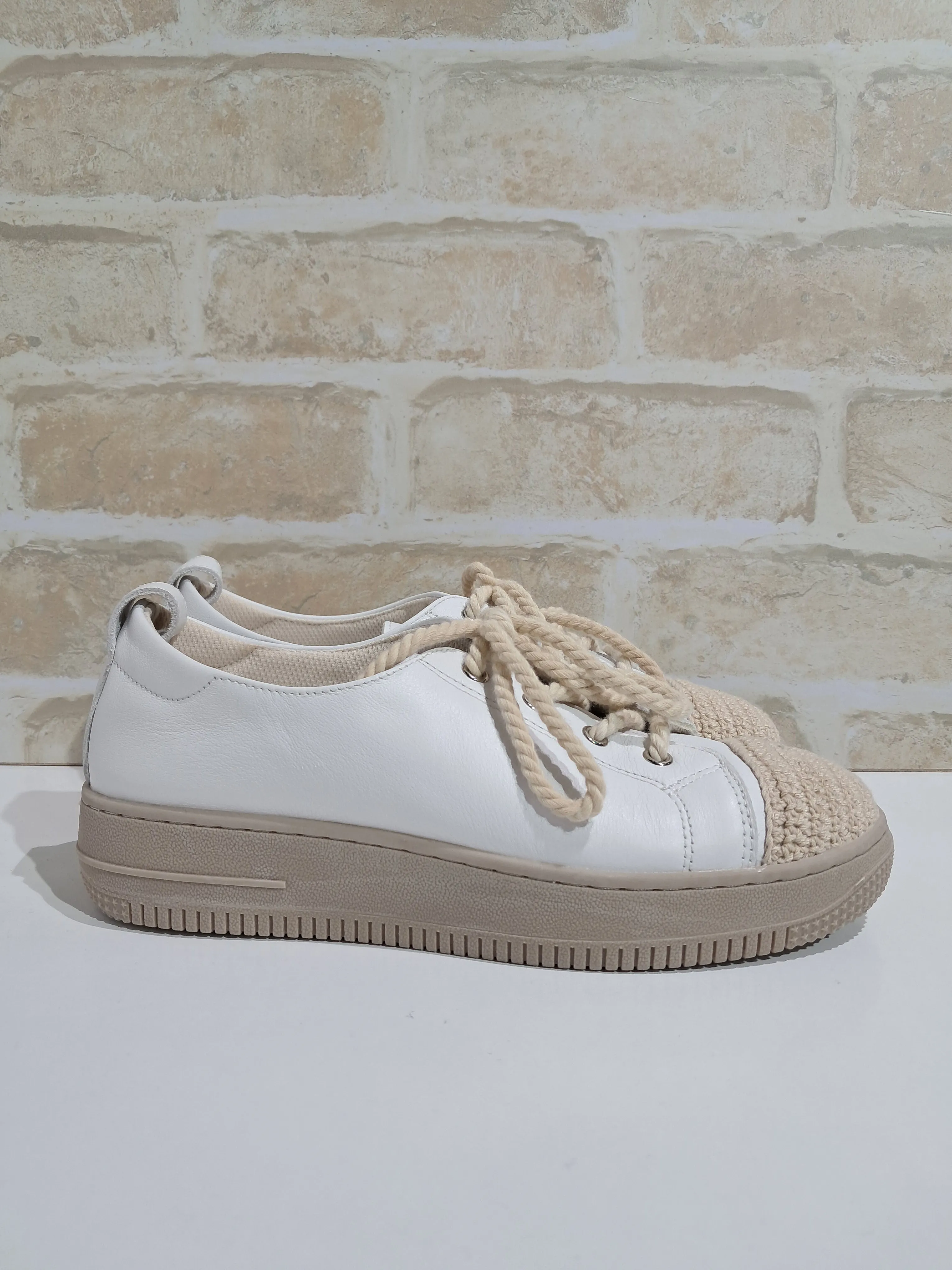 Cabarita White by Hinako
