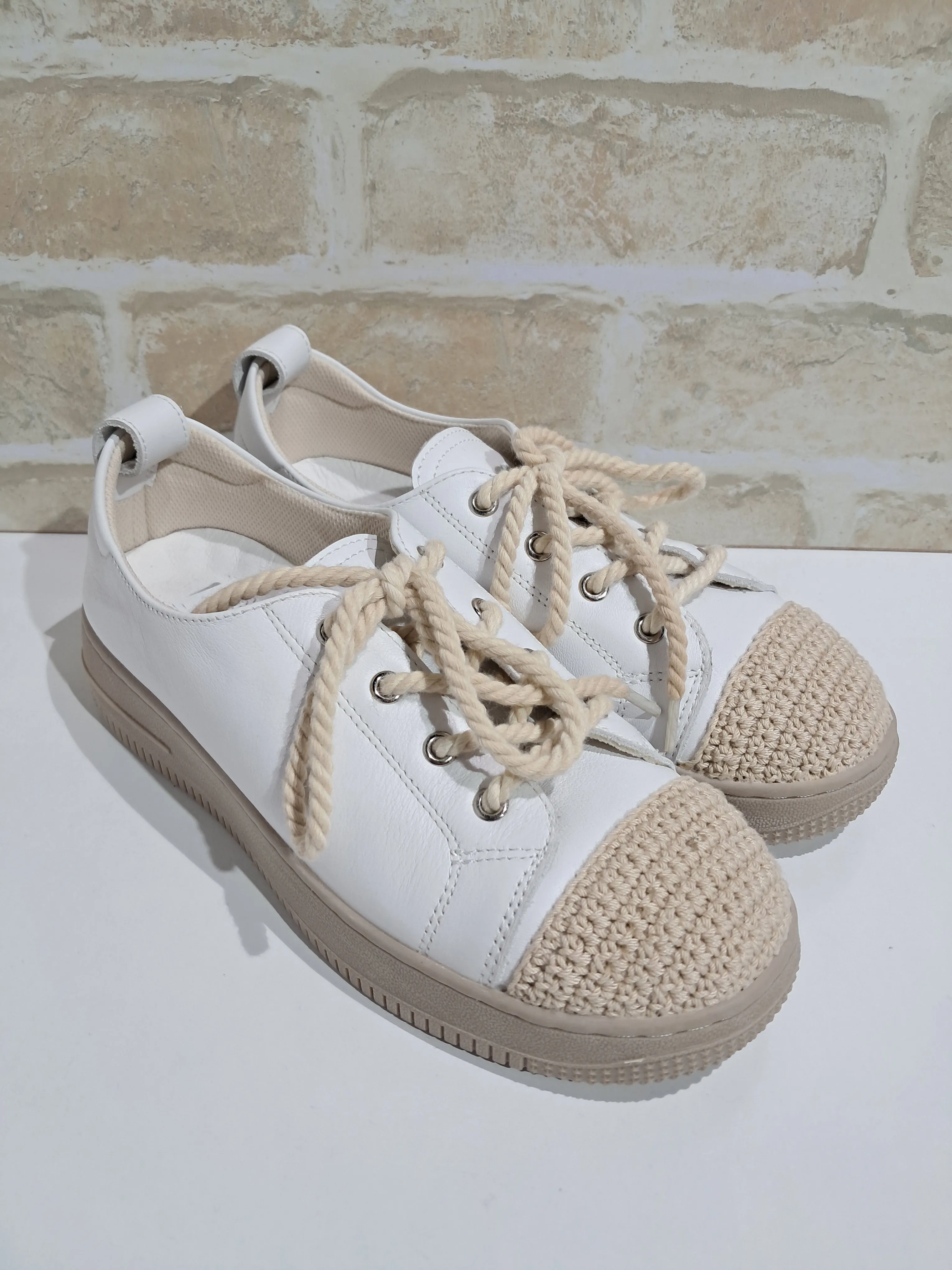 Cabarita White by Hinako