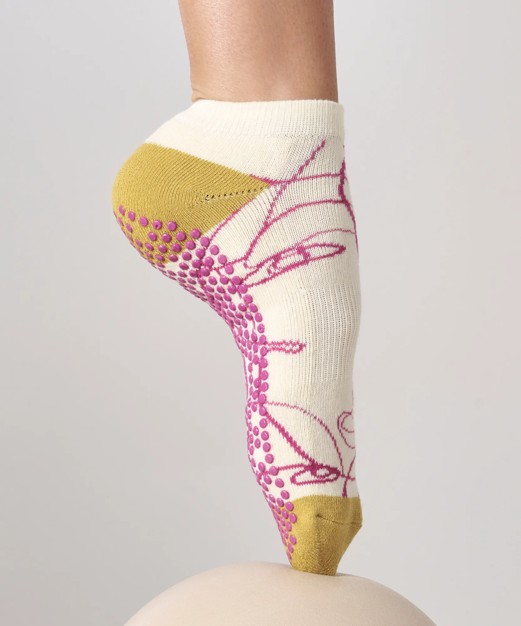 Classic Low Rise Grip Socks - Ivory Abstract