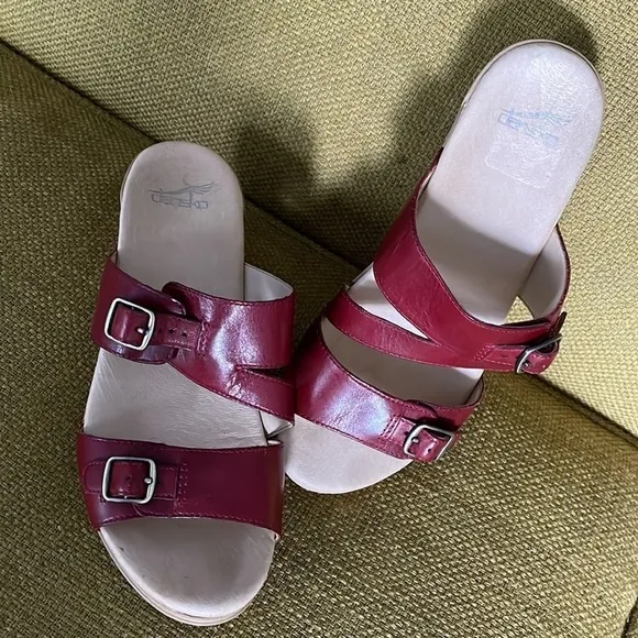Dansko Sophie Sandals, Burgundy Size 7.5-8.