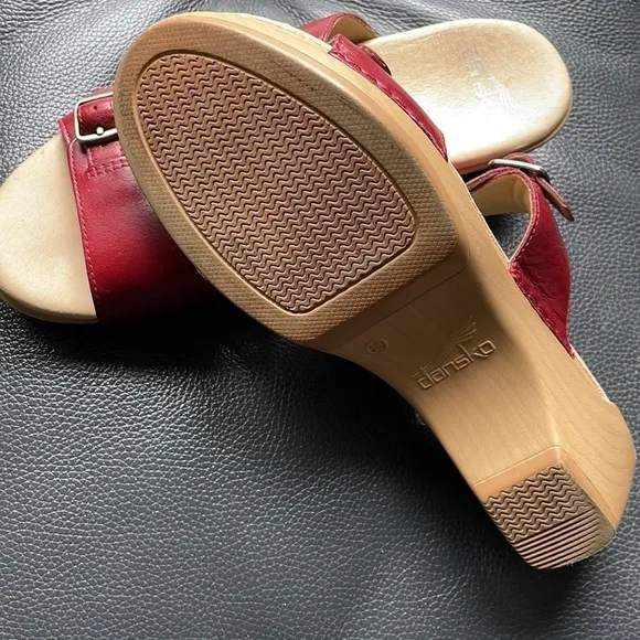 Dansko Sophie Sandals, Burgundy Size 7.5-8.