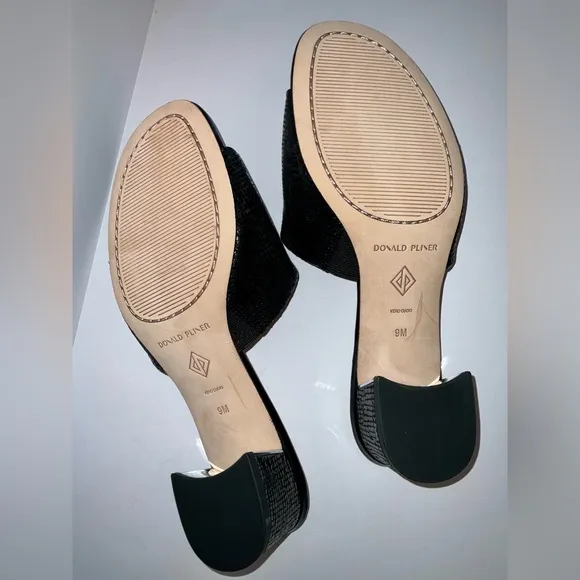 Donald Pliner Melros - size 9 pebbled metallic black sandals with box -so classy