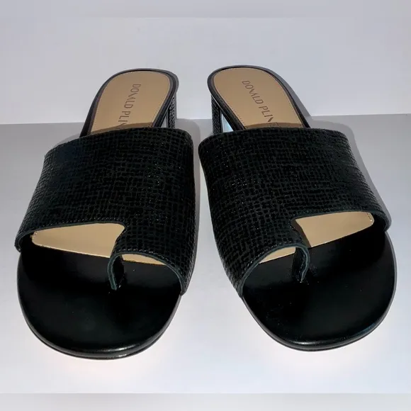 Donald Pliner Melros - size 9 pebbled metallic black sandals with box -so classy