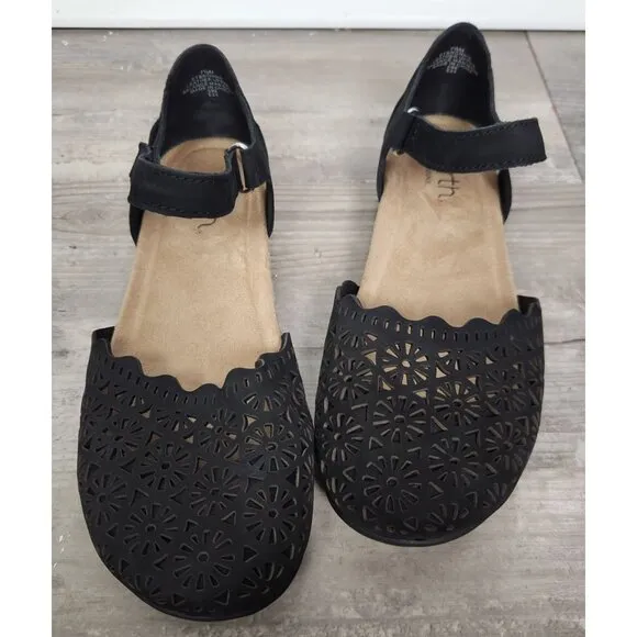 Earth Women's Sz. 7.5 Bronnie Round Toe Casual Slip On Flat Shoes NWOT