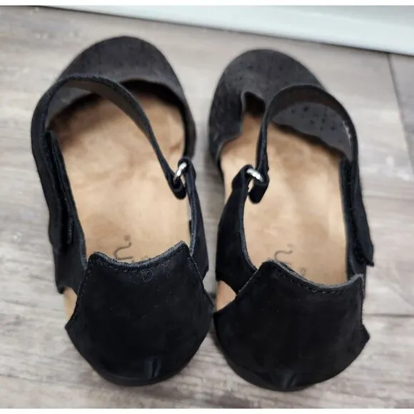 Earth Women's Sz. 7.5 Bronnie Round Toe Casual Slip On Flat Shoes NWOT