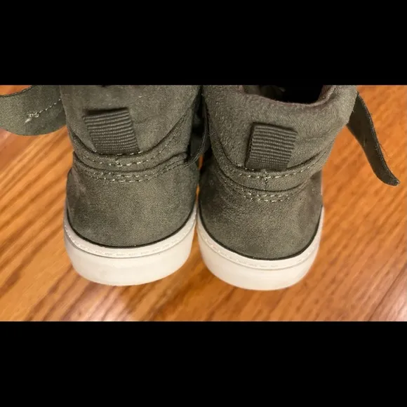 EUC GAP Yoda Sneakers, Green