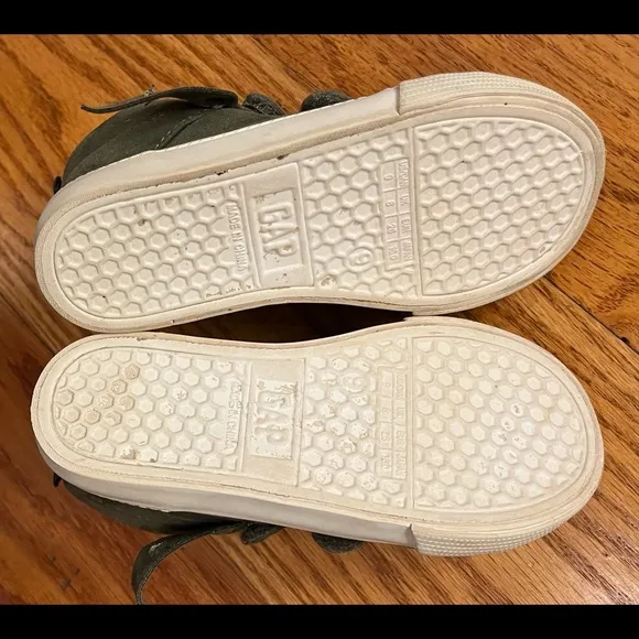 EUC GAP Yoda Sneakers, Green