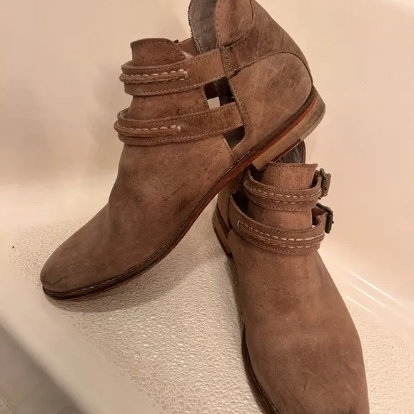 Free People Braebrun Ankle Boots Shoes size 38 RARE