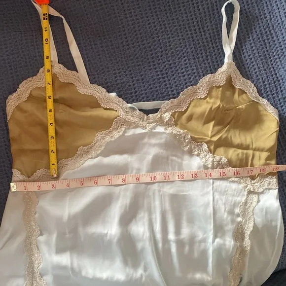 Free People Intimately NWT On the Rise Vneck Full Cup  Adjustable Tie Slip large