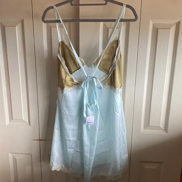 Free People Intimately NWT On the Rise Vneck Full Cup  Adjustable Tie Slip large