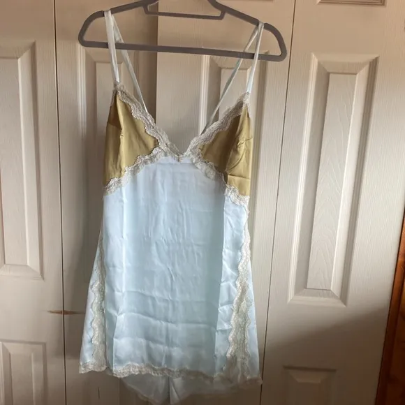 Free People Intimately NWT On the Rise Vneck Full Cup  Adjustable Tie Slip large