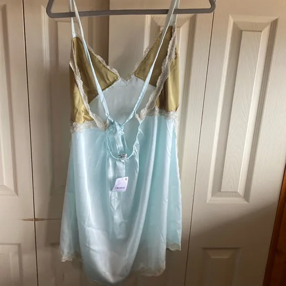 Free People Intimately NWT On the Rise Vneck Full Cup  Adjustable Tie Slip large