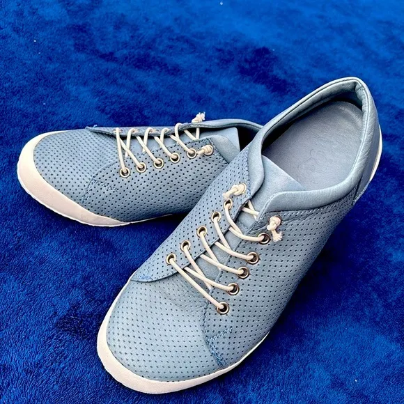 Gelato Teejay Blue Sneaker Women’s Size 38/ 7.5
