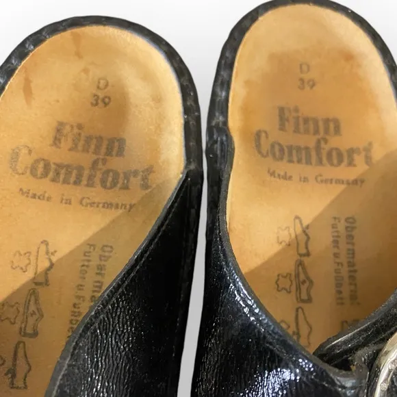 H5-19 Finn Comfort Patent Leather Sandals