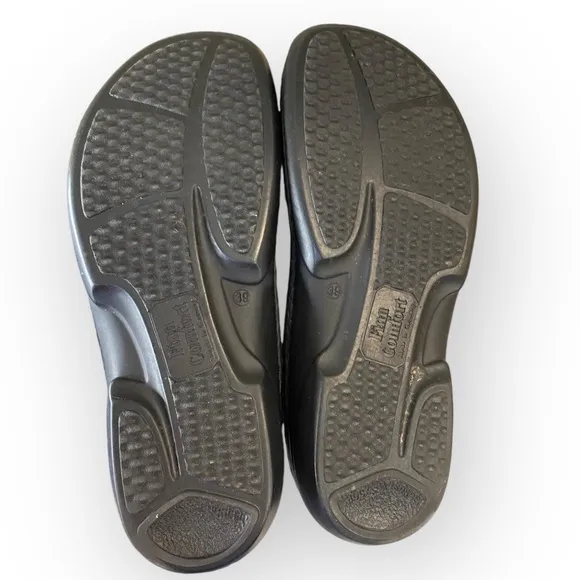 H5-19 Finn Comfort Patent Leather Sandals