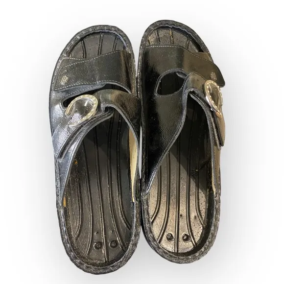 H5-19 Finn Comfort Patent Leather Sandals