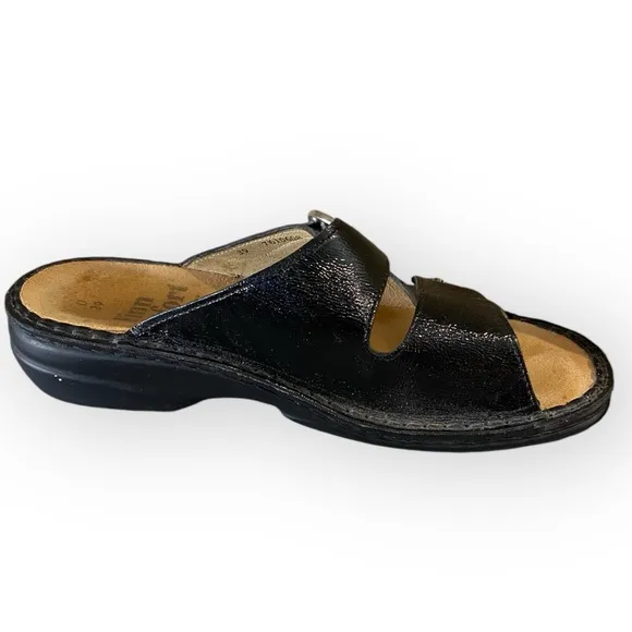 H5-19 Finn Comfort Patent Leather Sandals